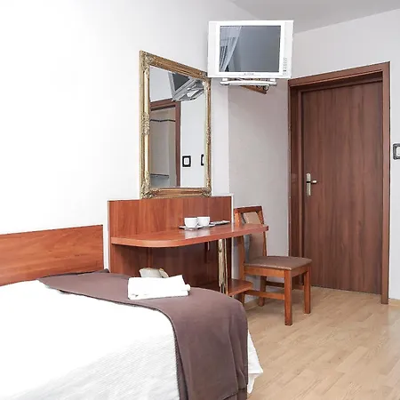 Plac Rybaków 3*